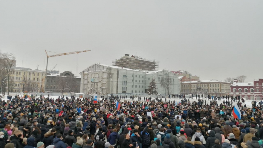 Больше тысячи человек пришли на несанкционированную акцию в центре Саратова