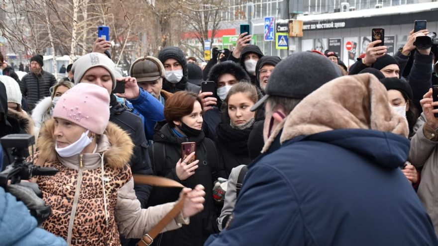 Больше тысячи человек пришли на несанкционированную акцию в центре Саратова