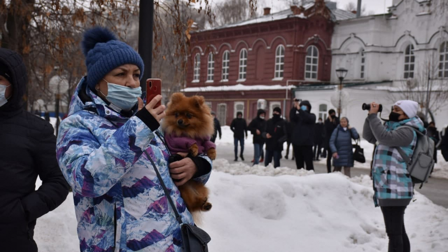 Больше тысячи человек пришли на несанкционированную акцию в центре Саратова