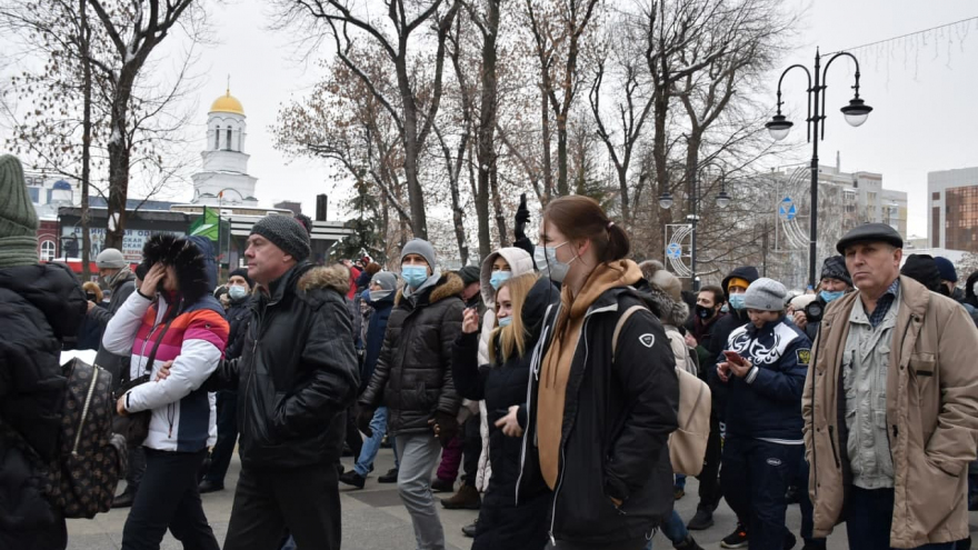 Больше тысячи человек пришли на несанкционированную акцию в центре Саратова