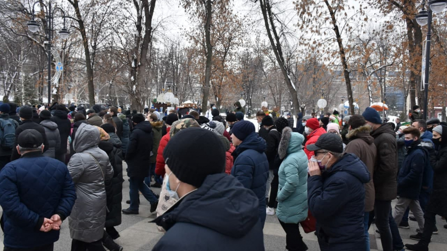 Больше тысячи человек пришли на несанкционированную акцию в центре Саратова