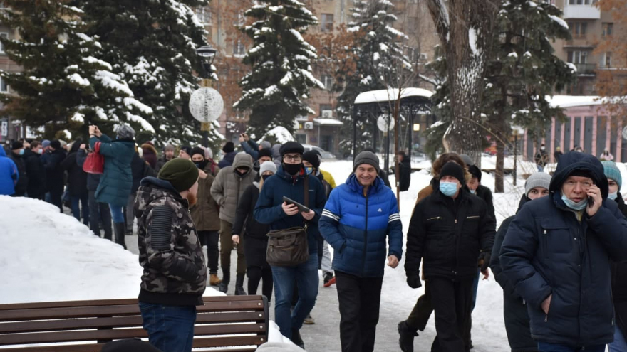 Больше тысячи человек пришли на несанкционированную акцию в центре Саратова