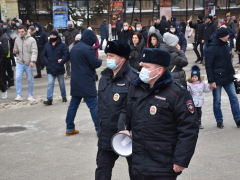Больше тысячи человек пришли на несанкционированную акцию в центре Саратова
