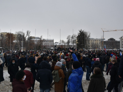 Больше тысячи человек пришли на несанкционированную акцию в центре Саратова