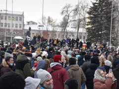 Больше тысячи человек пришли на несанкционированную акцию в центре Саратова