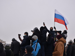 Больше тысячи человек пришли на несанкционированную акцию в центре Саратова