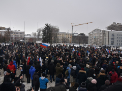 Больше тысячи человек пришли на несанкционированную акцию в центре Саратова