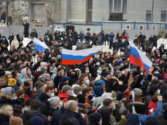 Больше тысячи человек пришли на несанкционированную акцию в центре Саратова