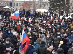 Больше тысячи человек пришли на несанкционированную акцию в центре Саратова