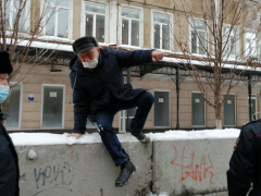 Больше тысячи человек пришли на несанкционированную акцию в центре Саратова