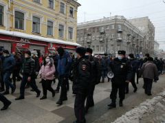 Больше тысячи человек пришли на несанкционированную акцию в центре Саратова