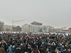 Больше тысячи человек пришли на несанкционированную акцию в центре Саратова