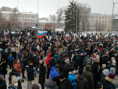 Больше тысячи человек пришли на несанкционированную акцию в центре Саратова