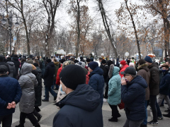 Больше тысячи человек пришли на несанкционированную акцию в центре Саратова