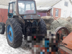 В Старом Хопре погиб помощник тракториста: его намотало на карданный вал