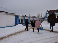 Верить надо: пожилых сотрудников энгельсского завода привили от коронавируса