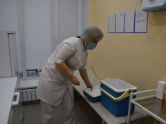Верить надо: пожилых сотрудников энгельсского завода привили от коронавируса