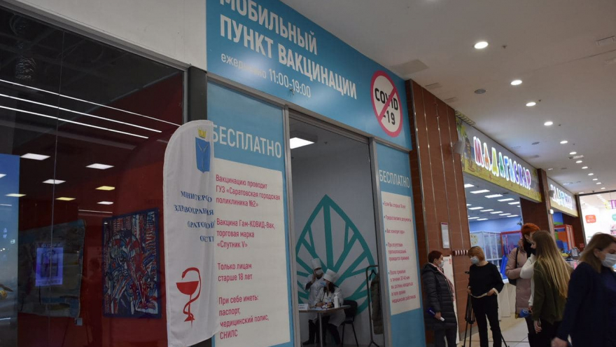 В Триумф Молле открыли пункт, где делают прививки от COVID-19: саратовцам рассказали, сколько дней после укола нельзя выпивать и ходить в сауну