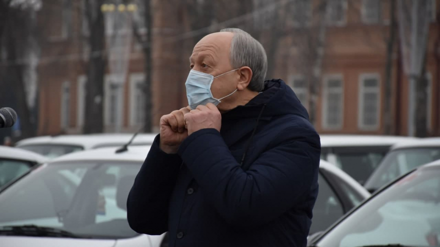 Шепчет!: губернатор Валерий Радаев проверил, как работают новые машины для саратовских медиков