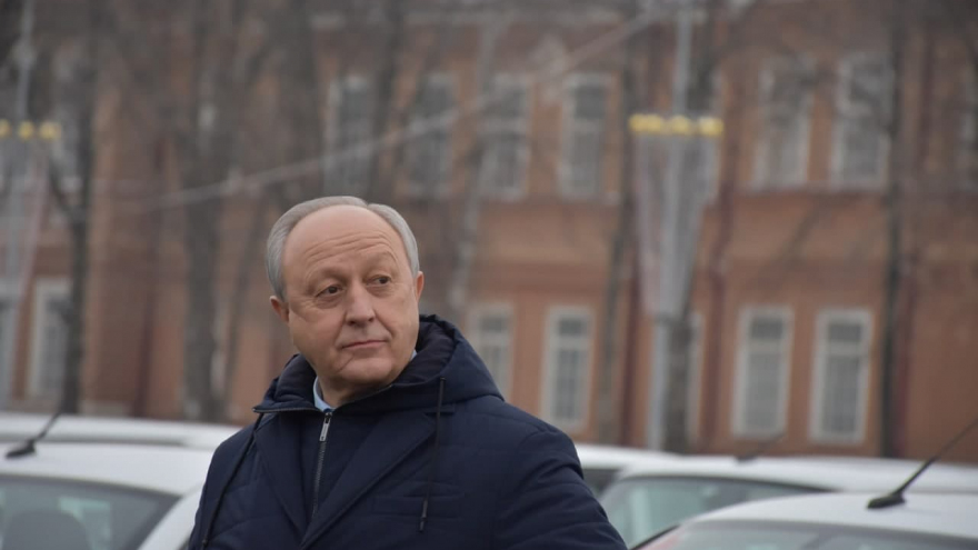Шепчет!: губернатор Валерий Радаев проверил, как работают новые машины для саратовских медиков