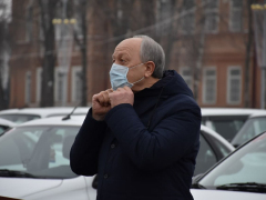 Шепчет!: губернатор Валерий Радаев проверил, как работают новые машины для саратовских медиков