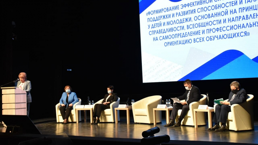 Пианино, виртуальный кинозал, автобусы: министр рассказала, как обновят учреждения культуры в 2021 году