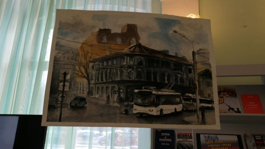 В Саратове открылась выставка художника, который рисует на кофейных стаканчиках
