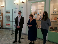В Саратове открылась выставка художника, который рисует на кофейных стаканчиках