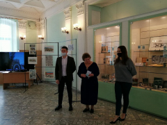 В Саратове открылась выставка художника, который рисует на кофейных стаканчиках