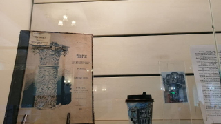 В Саратове открылась выставка художника, который рисует на кофейных стаканчиках