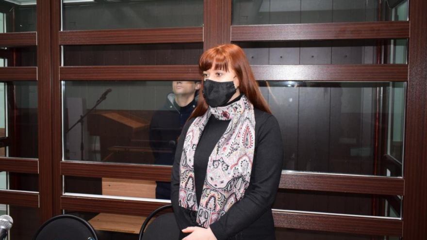 Мужчина зарезал лежавшего на земле брата и знакомого: судья огласил приговор