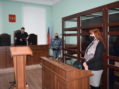 Мужчина зарезал лежавшего на земле брата и знакомого: судья огласил приговор