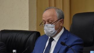 Губернатор потребовал от мэра гарантий, что больше ни одна сосулька не упадет на людей