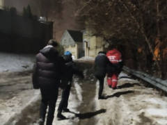 Молодой человек заблудился в саратовском лесу с двумя девушками: потребовалась помощь спасателей