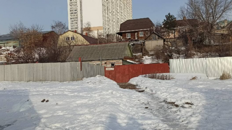 В Саратове пенсионер сорвался с крыши сарая и попал в больницу
