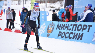 Лыжня России: в Саратове спортсмены пробежали по снегу 10 километров