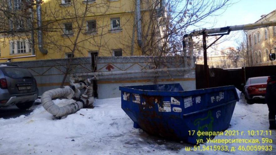 В Кировском районе жители вновь жалуются на горы мусора, которые не вывозят неделями