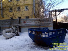 В Кировском районе жители вновь жалуются на горы мусора, которые не вывозят неделями