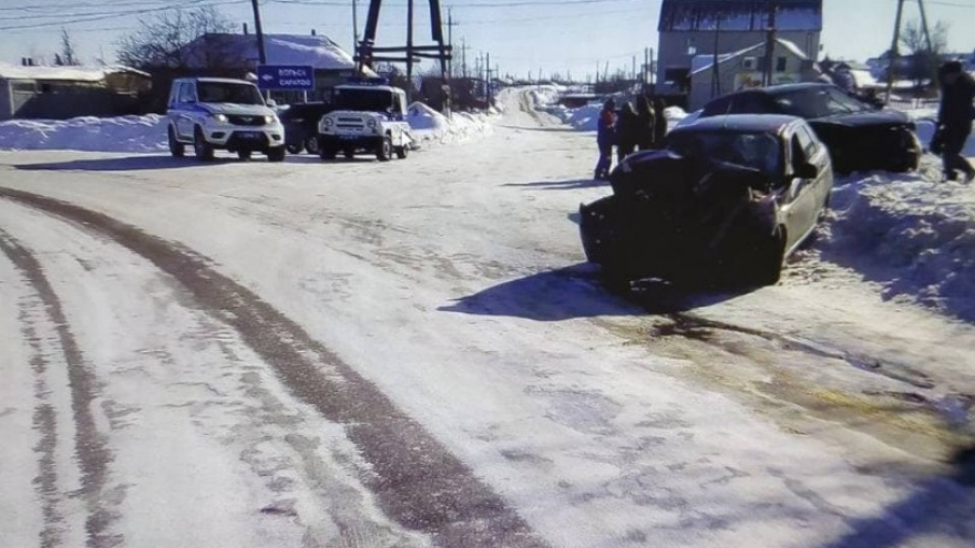 Hyundai лоб в лоб столкнулся с Приорой: четыре человека попали в больницу