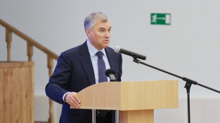 Спикер Госдумы о уборщицах, поварах и слесарях школ и детсадов: у них зарплата ниже МРОТ