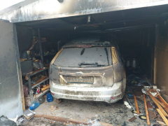 В Вольске пожар уничтожил Ford Focus: мужчина попал в больницу с ожогами рук