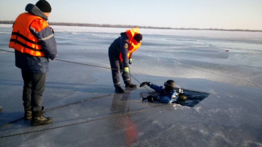 Почему дети остались без присмотра?: водолазы полдня ищут утонувших в Волге мальчиков