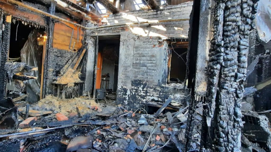 В центре Саратова полыхал жилой дом: огонь тушили три часа (видео)