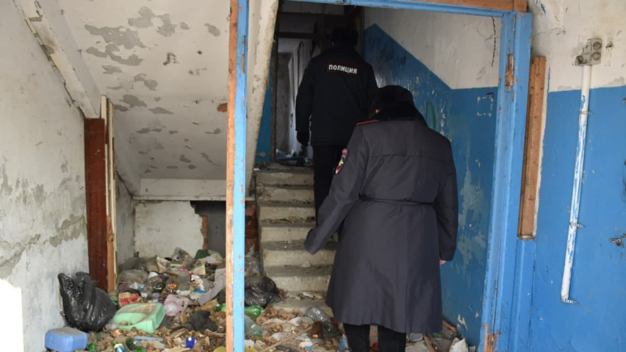 В Саратове в заброшенных строениях полицейские искали детей, бомжей и наркоманов