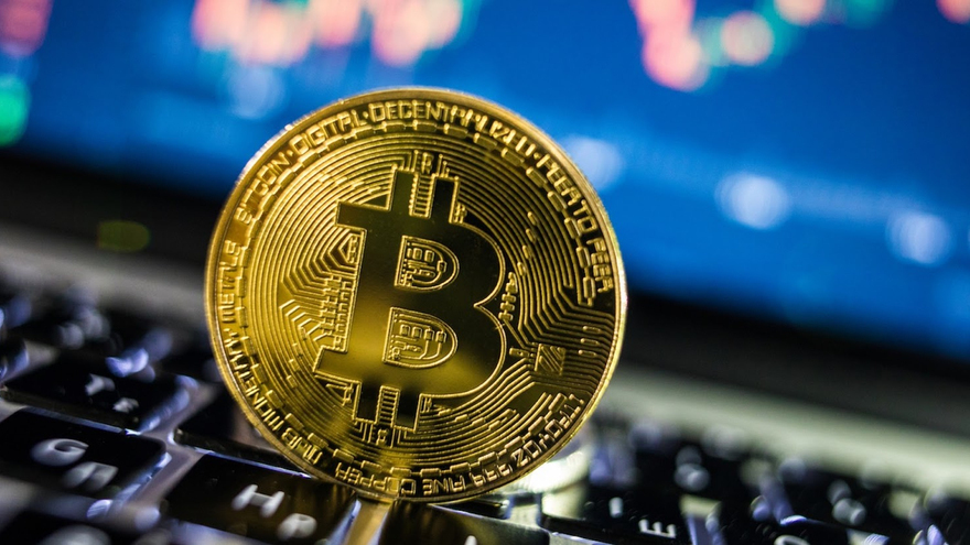 Пенсионерка из Саратова попыталась купить биткойн и лишилась почти 700 тысяч рублей