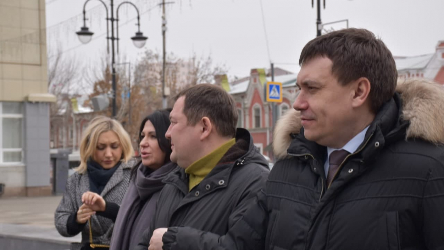 У замглавы Минстроя РФ возникли претензии к рекламе в центре Саратова