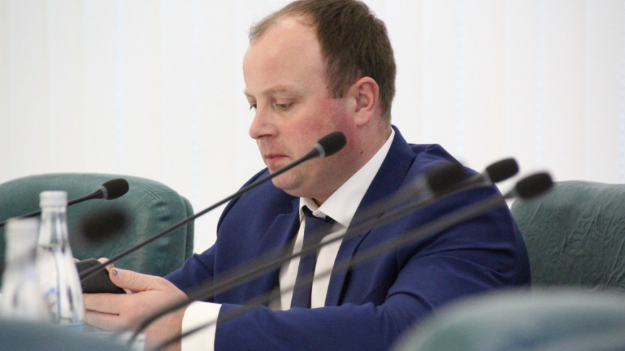 Визит замглавы Минстроя РФ в Саратов. Федеральный чиновник попросил вывести журналистов из зала, чтобы нормально работать