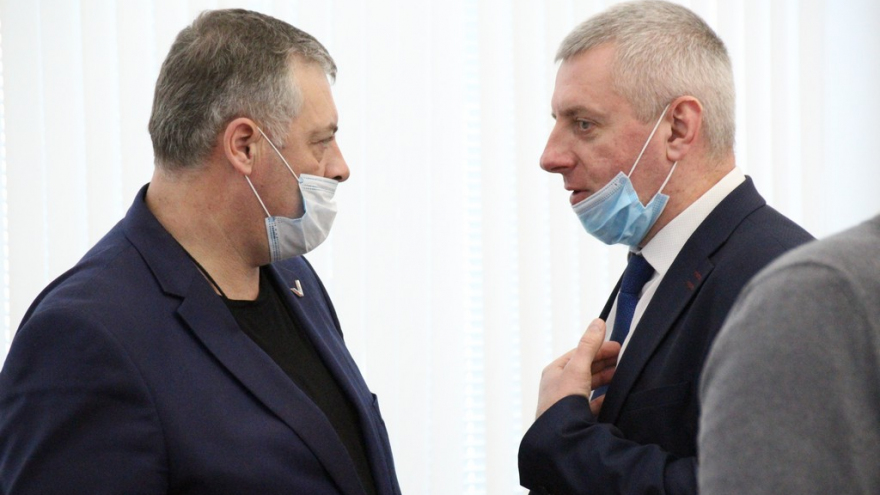 Визит замглавы Минстроя РФ в Саратов. Федеральный чиновник попросил вывести журналистов из зала, чтобы нормально работать