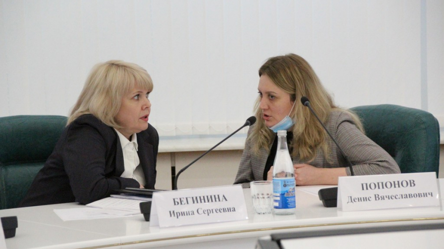 Визит замглавы Минстроя РФ в Саратов. Федеральный чиновник попросил вывести журналистов из зала, чтобы нормально работать