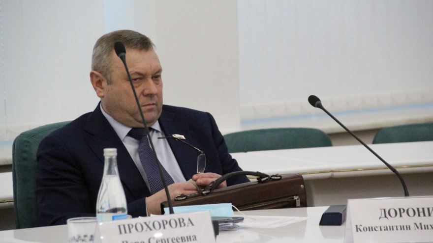 Визит замглавы Минстроя РФ в Саратов. Федеральный чиновник попросил вывести журналистов из зала, чтобы нормально работать